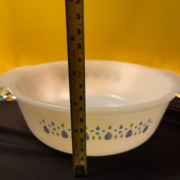 Mid century modern milk glass casserole raised lid - Picture 2 of 10